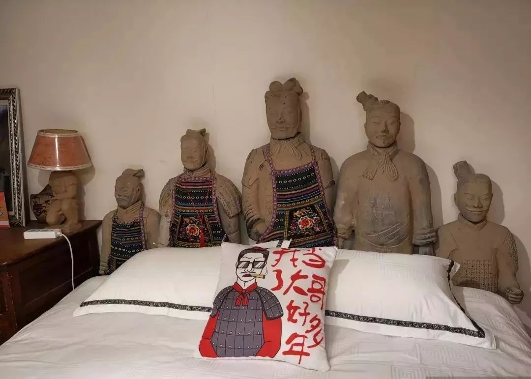 網(wǎng)友體驗(yàn)了一把西安兵馬俑主題酒店,結(jié)果一宿沒睡著!