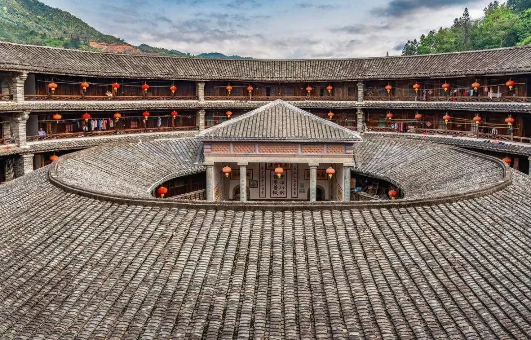 【福建潮人站&middot;廣州出發】永定&ldquo;香格里拉&rdquo;秘境花田、八臺大轎&ldquo;迎賓晚宴&rdquo;、全程2晚奢華&ldquo;五鉆&rdquo;土樓王子大酒店、搶先體驗豪華3天游!