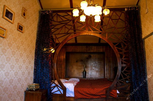 麗江筋斗云精品客棧蜜月大床房203 會員特惠，浪漫之旅的完美選擇